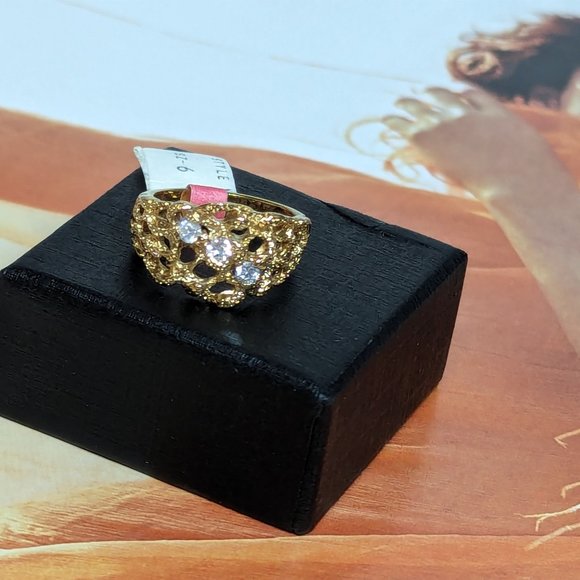 Past Present and Future Ring Brutalist Design with genuine Cubic Zirconias 3mm - Picture 2 of 9